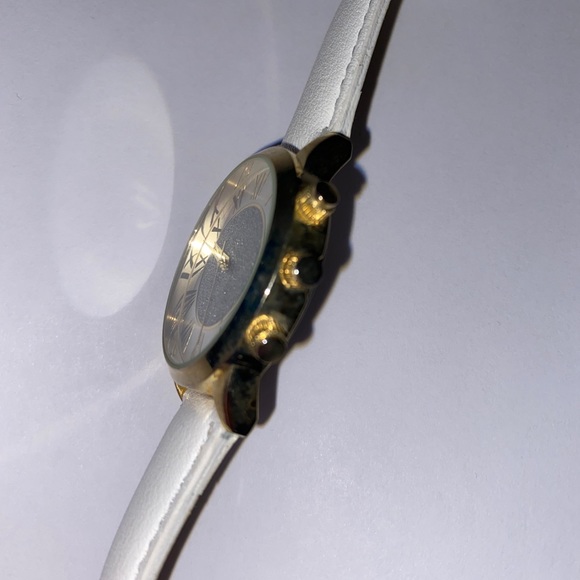 Gold and white watch - Picture 6 of 6